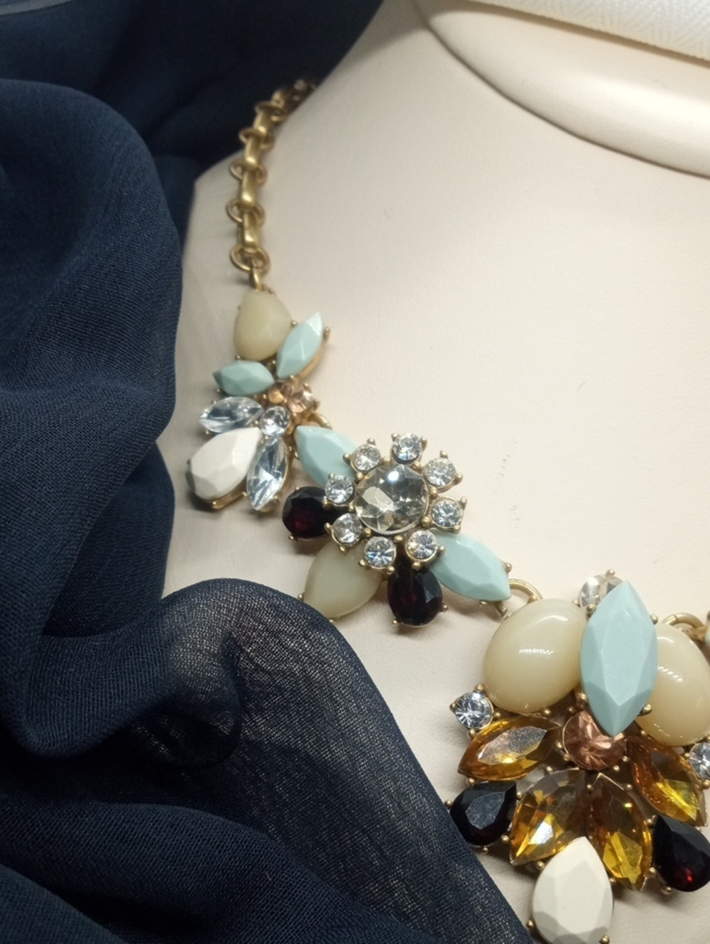 J.CREW DROPLET BE-JEWELED NECKLACE - Picture 4 of 11